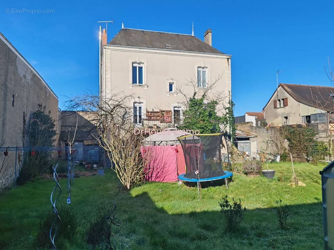 Maison à DANGE-SAINT-ROMAIN