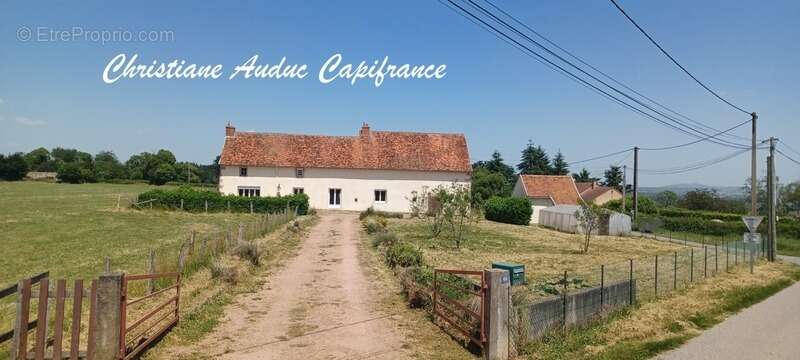 5 minutes de Génelard, au calme, maison en pierre, de plain-pied, rénovée en 2025, de 118.50 m², 135 m² de grenier aménageable,  - photo 5