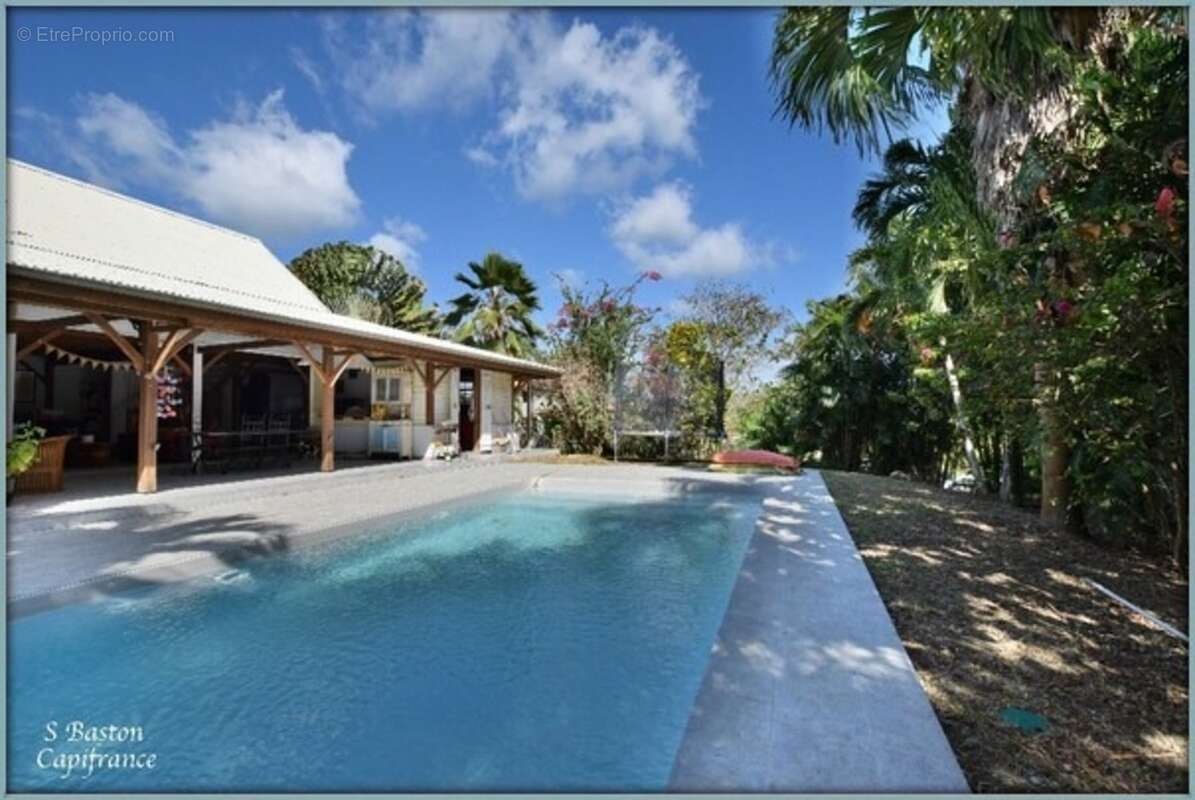 LES TROIS ILETS VILLA P6 bis -165 m² Hab / - Terrain de 986 m² - Piscine - Plain pied - A Vendre Martinique (972) - photo 4