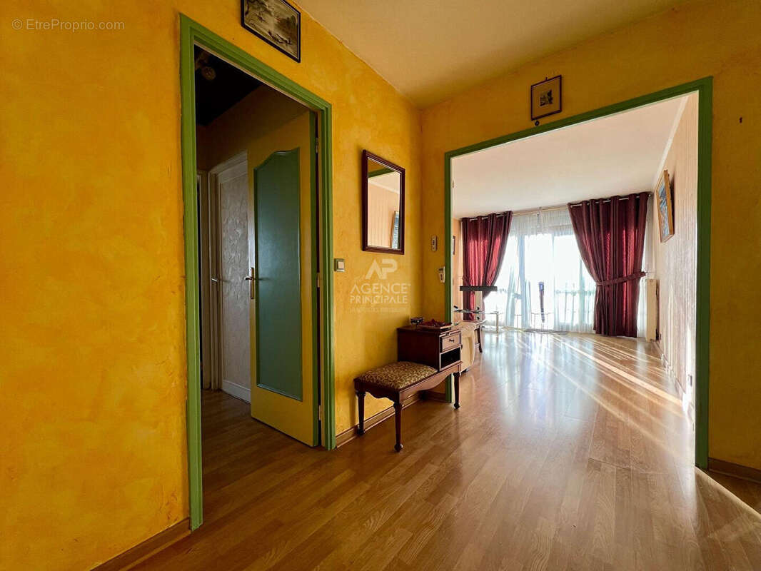 Appartement à HOUILLES