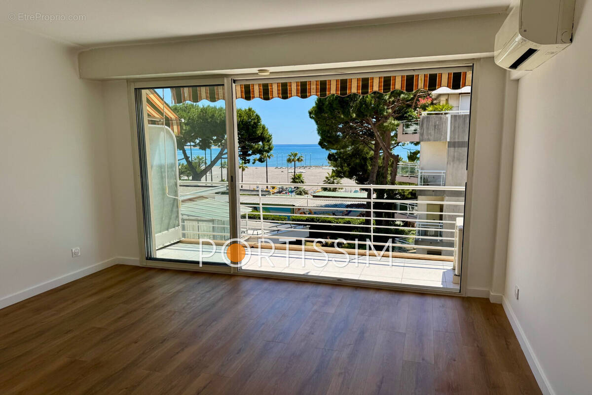 Appartement à SAINT-LAURENT-DU-VAR