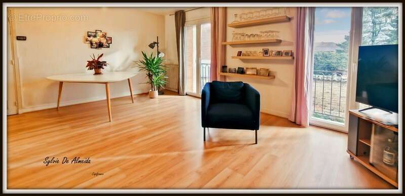 Maison à BAGE-LE-CHATEL