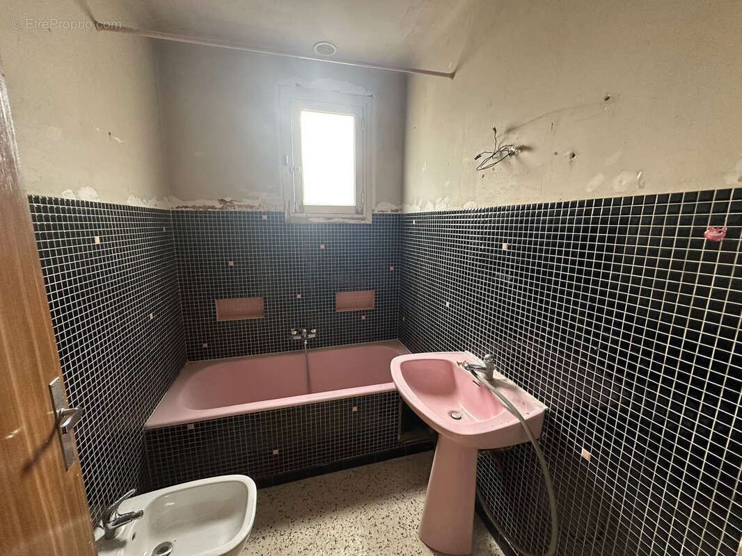 Maison à SAINT-LAURENT-DU-VAR