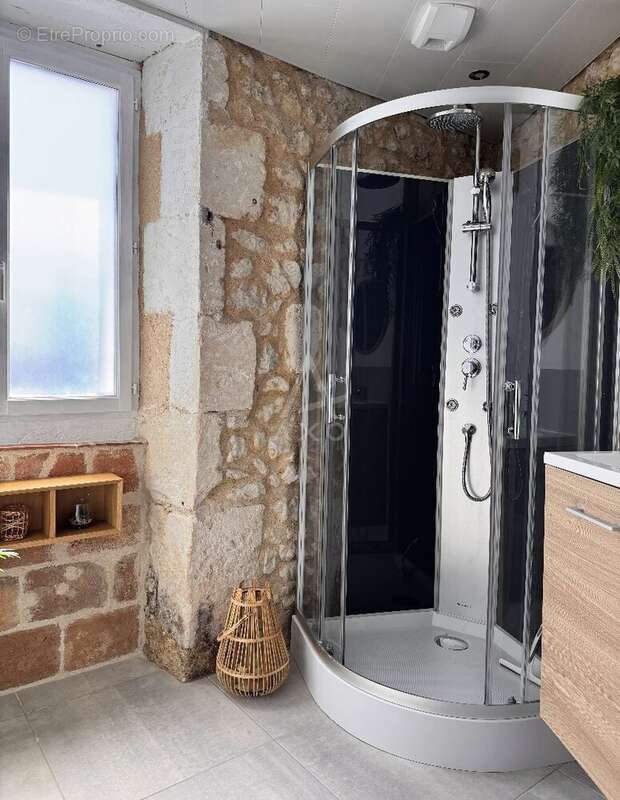 Charmante maison de ville en pierre sans exterieur, avec stationnement facile - photo 10