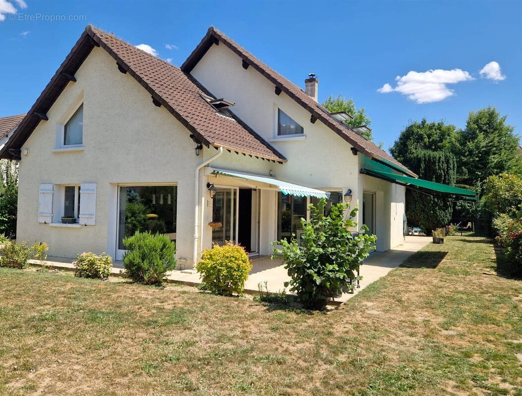 Maison à SAINT-LUBIN-DES-JONCHERETS