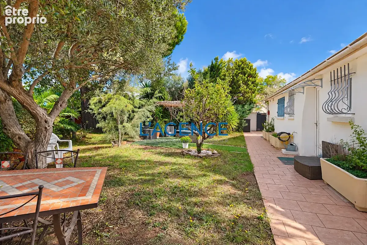 VILLA DE PLAIN PIED de 150 m2 avec jardin de 633 m2 en face de la mer . - photo 4