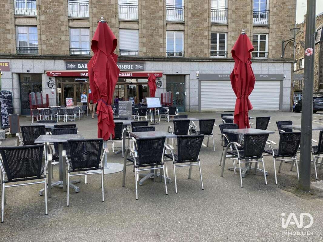 Photo 3 - Commerce à FOUGERES