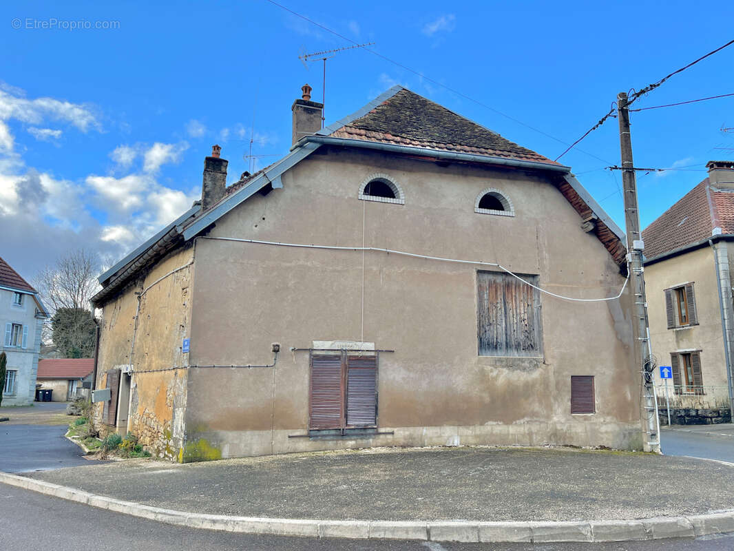 Maison 180 m² à Thise  - photo 2