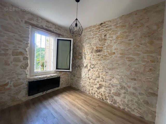 Appartement à MARSEILLE-5E