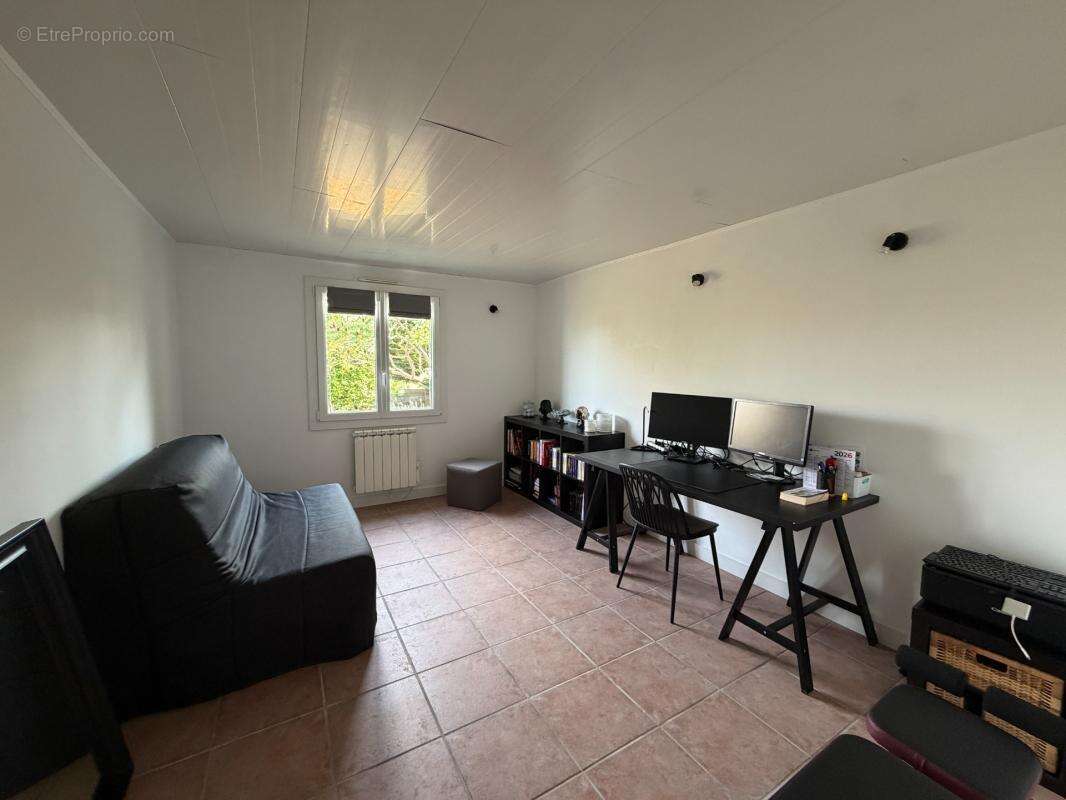 Maison à vendre La Roche-Blanche (63670) – Villa 7 pièces 172 m² avec piscine et vue imprenable - photo 12