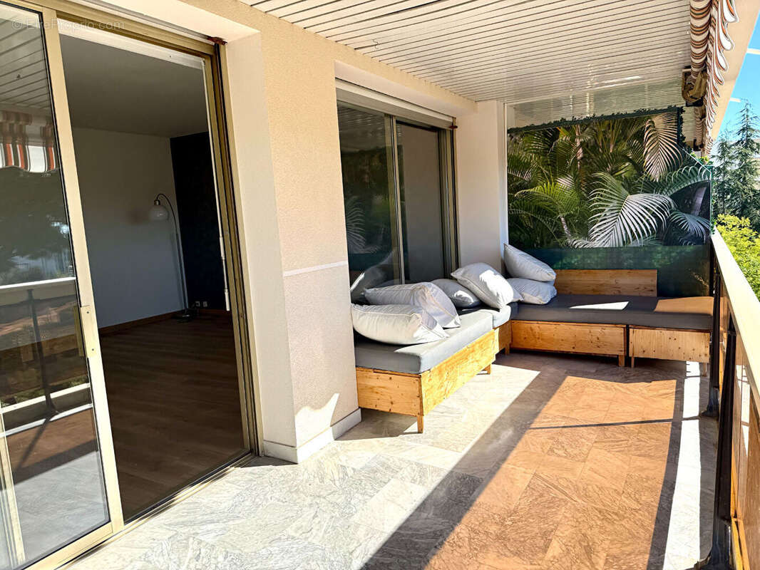 Appartement à SAINT-LAURENT-DU-VAR