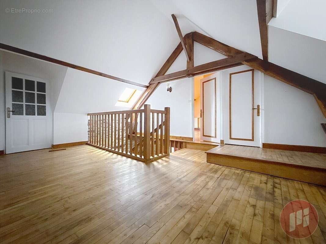 Maison à VITRAC-SUR-MONTANE