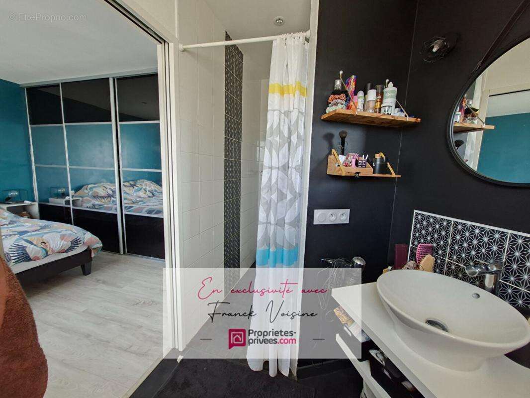 Maison à VENDRENNES