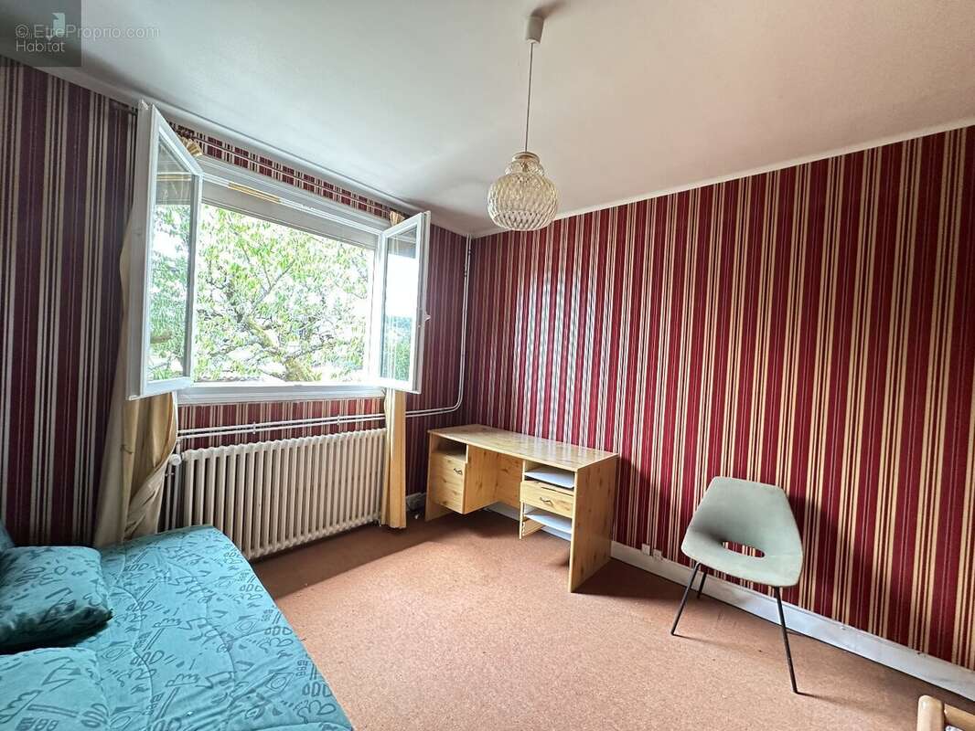 Proche du centre ville, quartier calme, Maison 4 chambres, garage, sur terrain de 630m² - photo 9