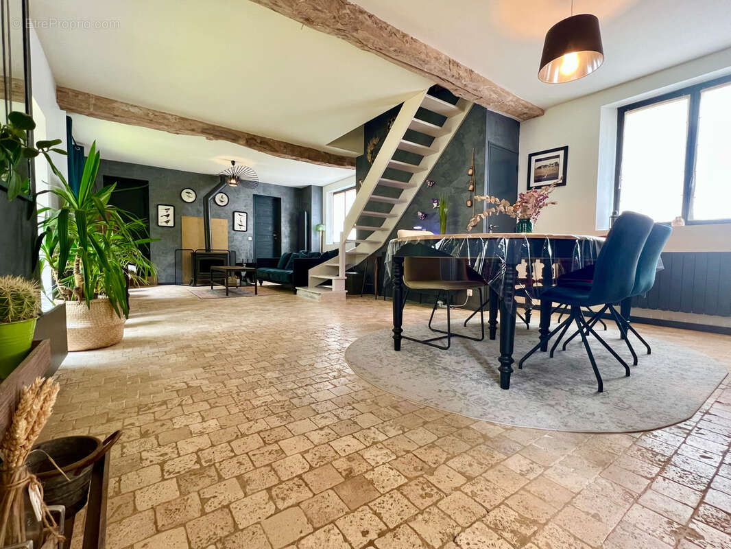 Maison à THOIRY