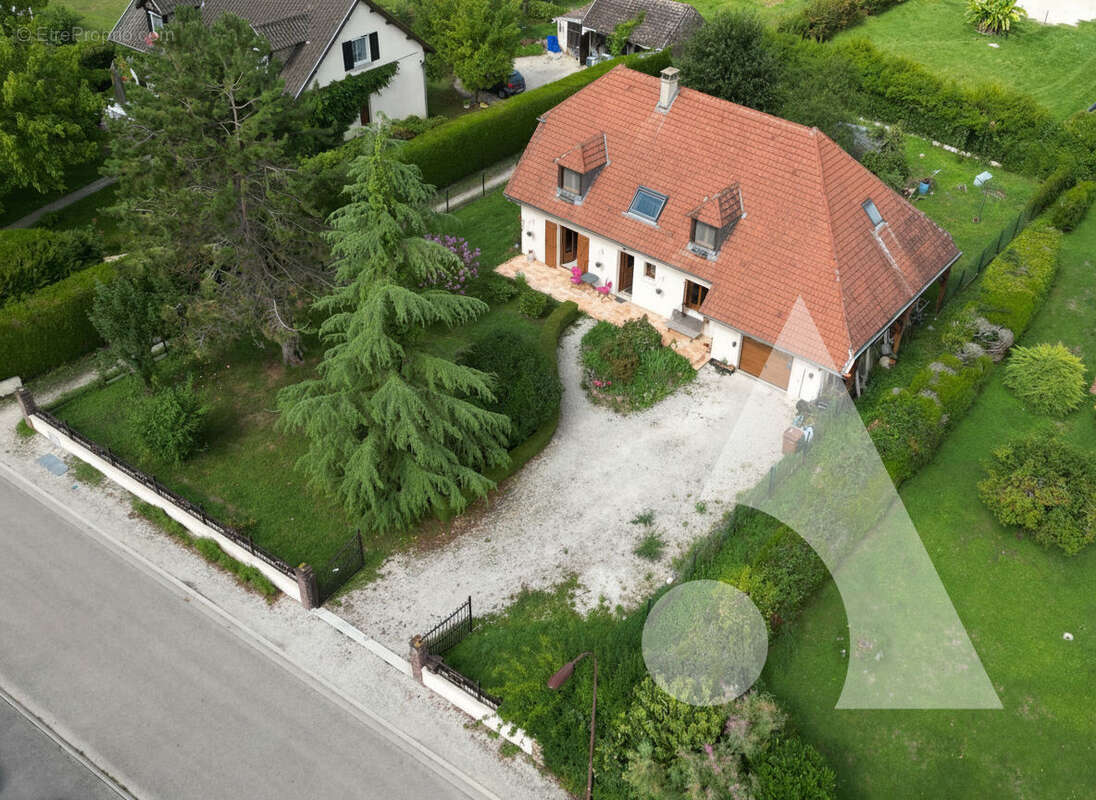 Maison à LUSIGNY-SUR-BARSE