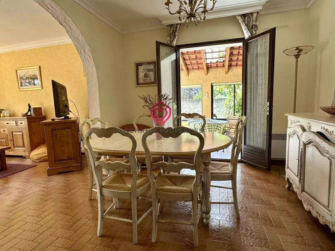 Jolie villa Provencale a rafraichir: 4 chambres, double garage, jardin et piscine – à 5 min du centre de Carcassonne - photo 4