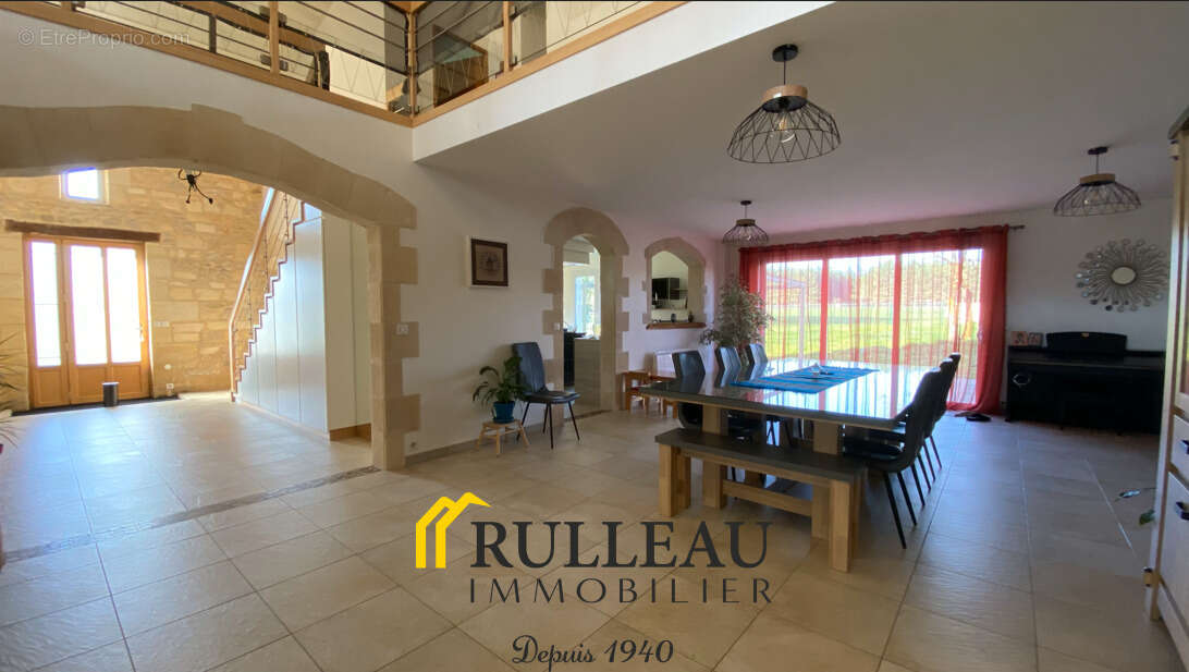 Maison à SAINT-CHRISTOLY-DE-BLAYE