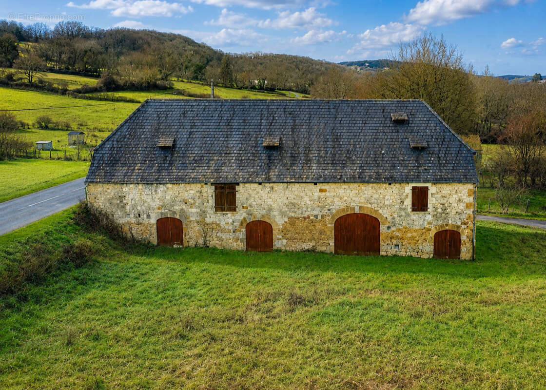 Propriété en pierre avec grange et plus de 14 000 m2 de terrain - photo 9