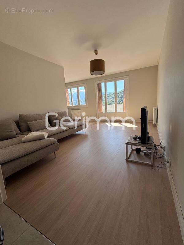 Vente - Appartement - 4 pièces + cuisine - 72 m² - 145 000 € - - photo 9
