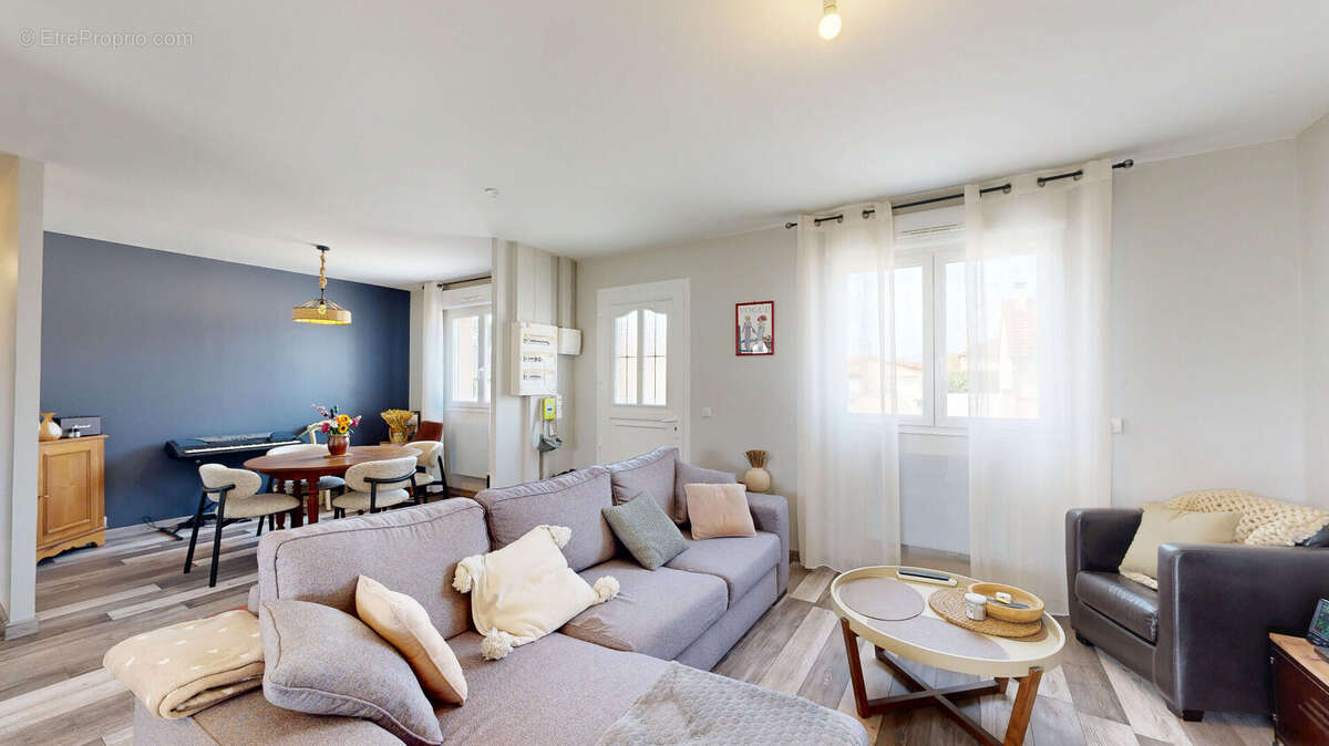 Maison à VILLENEUVE-SUR-ALLIER