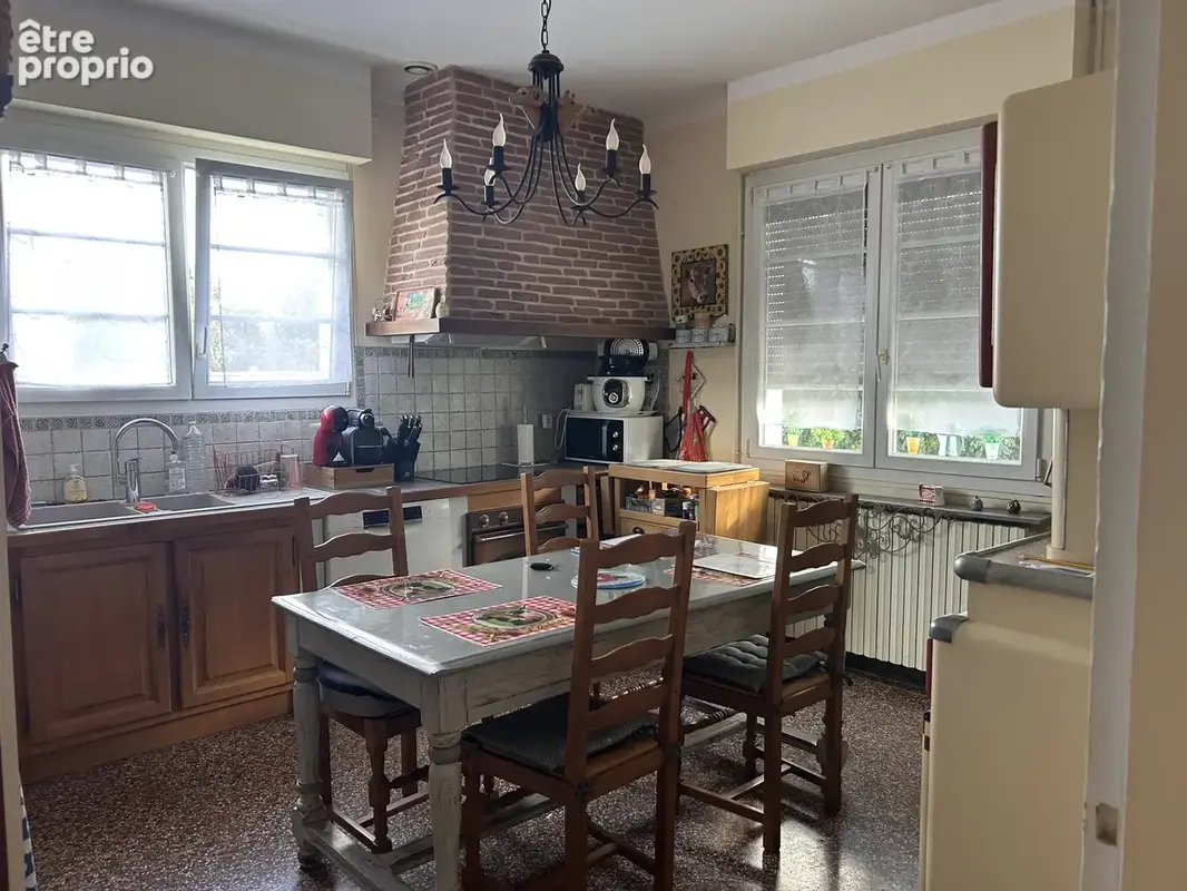 A VENDRE - Maison 4 pièces avec vie de plain-pied - garage/atelier de 90 m2 environ et jardin proche centre-vi - photo 8