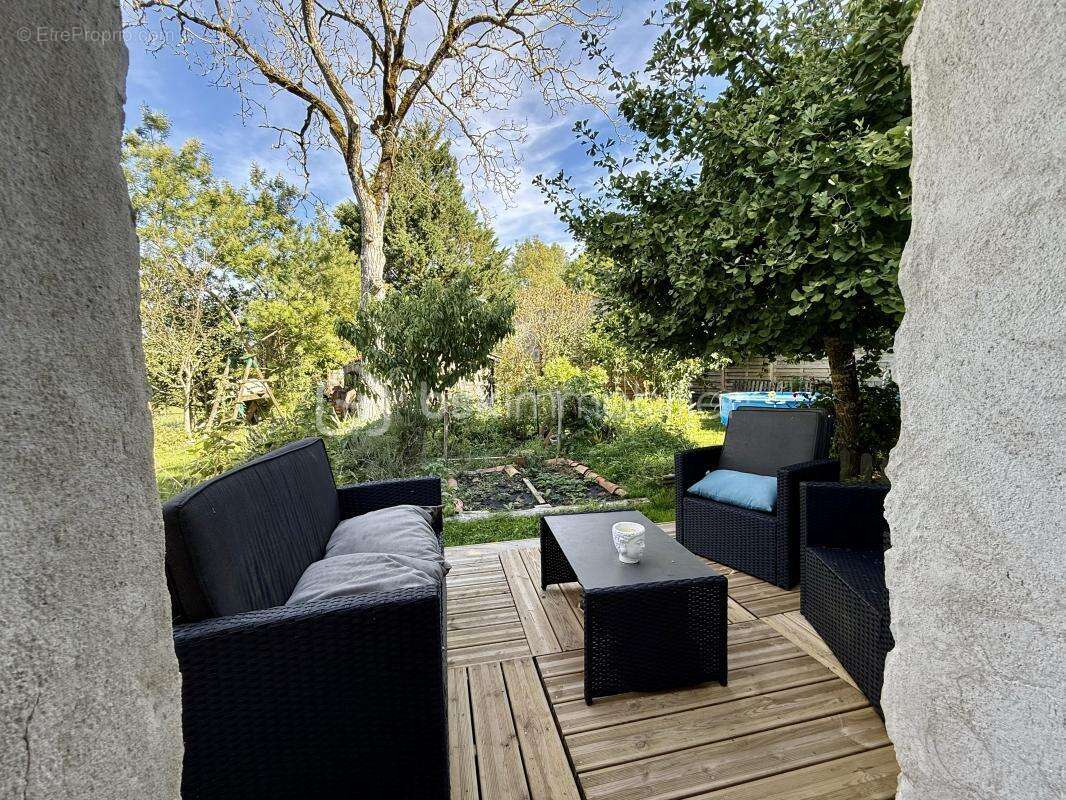 Maison à NIEUL-LES-SAINTES