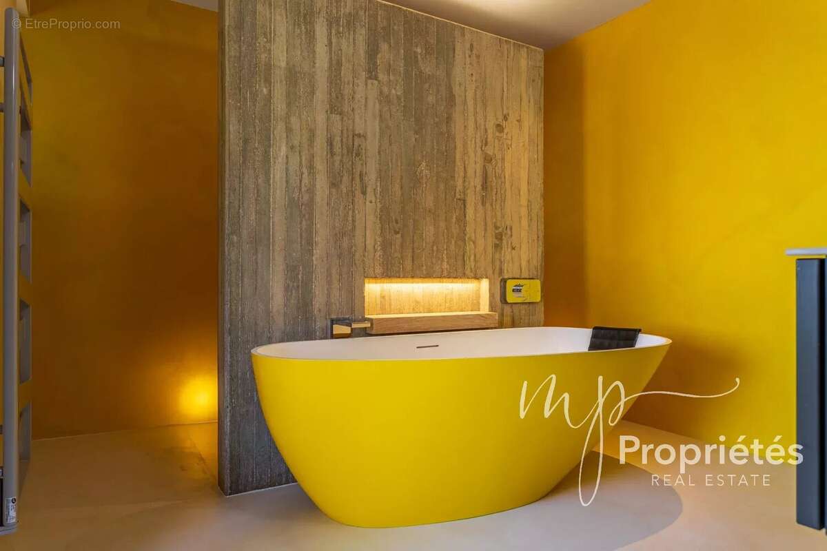 Maison à BORMES-LES-MIMOSAS