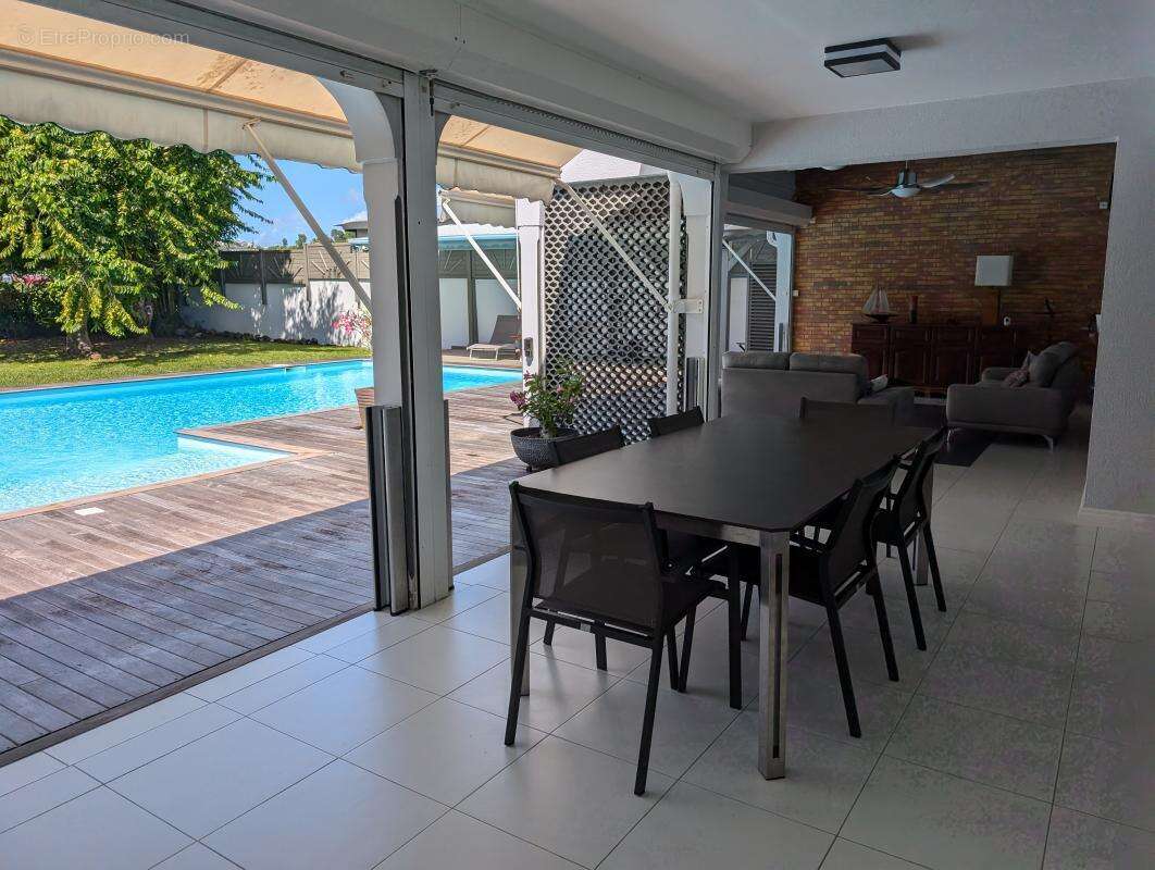 Maison à PETIT-BOURG