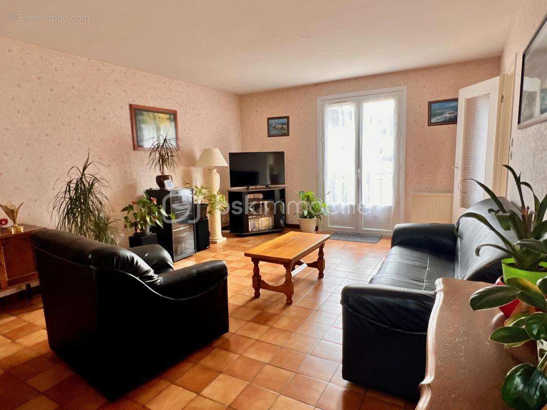 Maison familiale 4 chambres – 118 m² habitables – Sous-sol complet de 87 m² – En impasse, au calme - photo 3