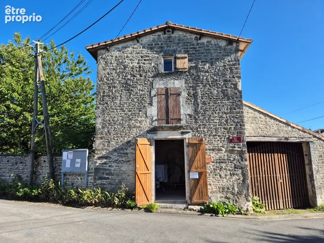 Corps de Ferme de 340 m2, avec plusieurs maisons indépendantes et 200 m2 de dépendances - photo 9