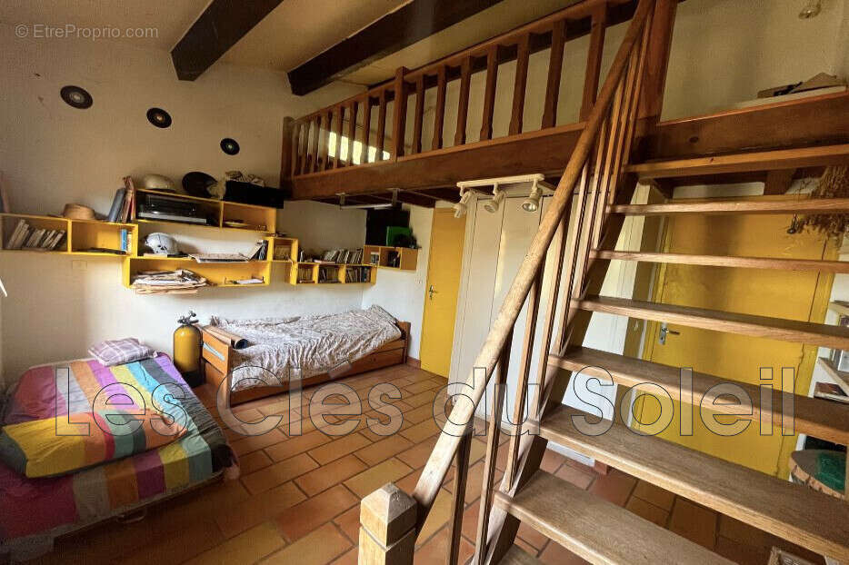 Maison à LE REVEST-LES-EAUX