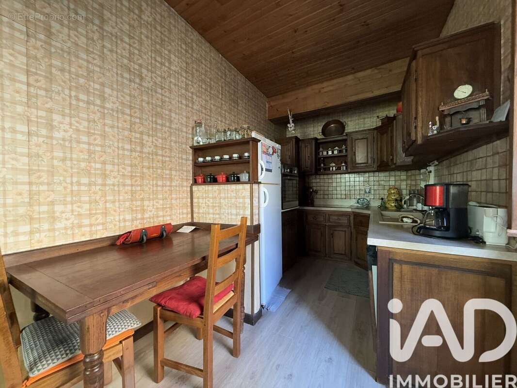 Maison 227 m² à Sauveterre-De-Rouergue  - photo 7