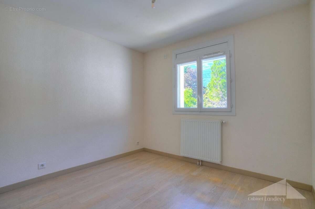 Appartement 87 m² à Thoiry  - photo 8