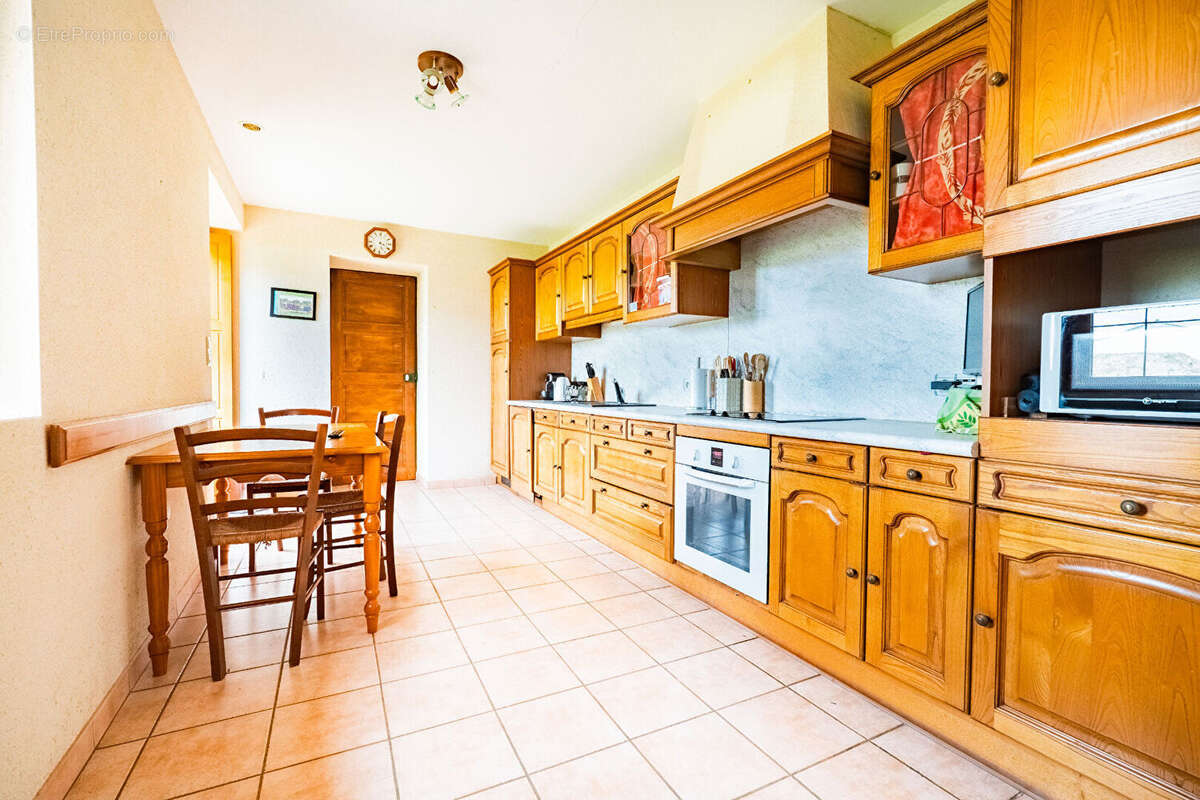 Maison à SAINT-LAMBERT-DU-LATTAY