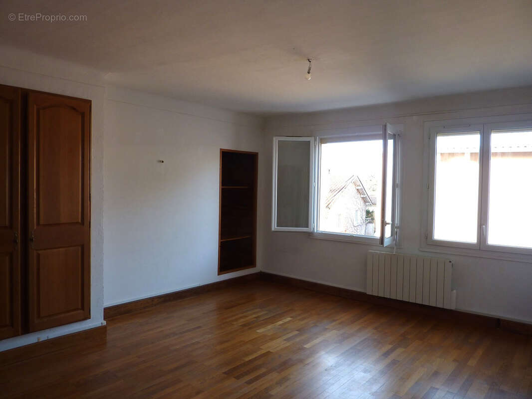 Appartement à MILLERY