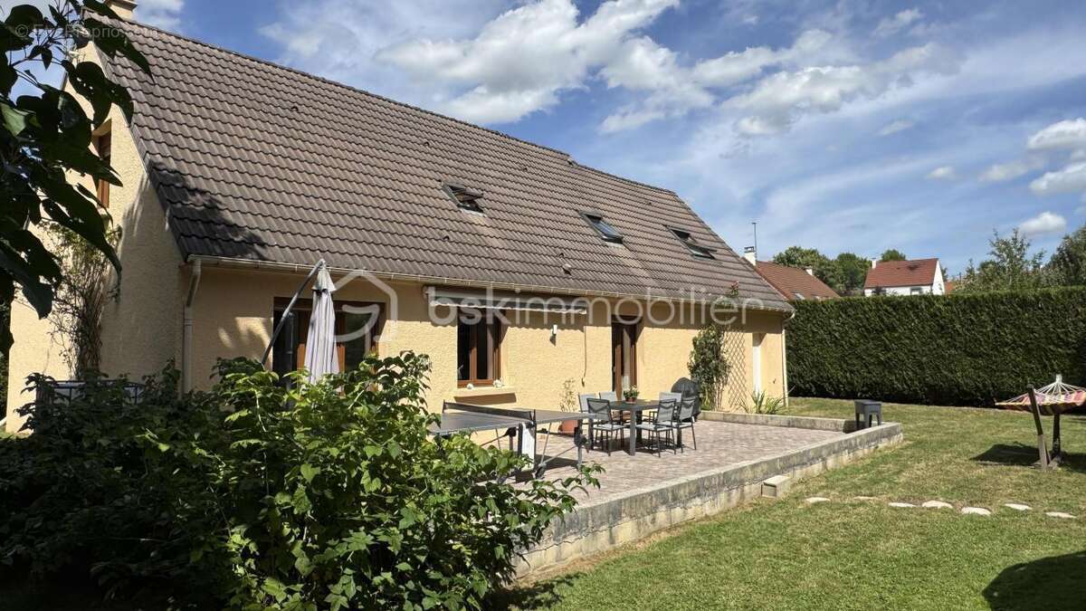 Maison à CHAUCONIN-NEUFMONTIERS