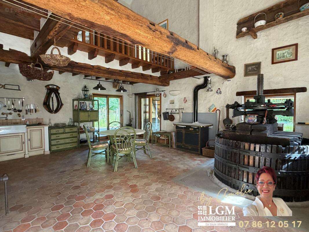 MAGNIFIQUE LONGÈRE de 209 m² - 4 Chambres - Dépendances - photo 16