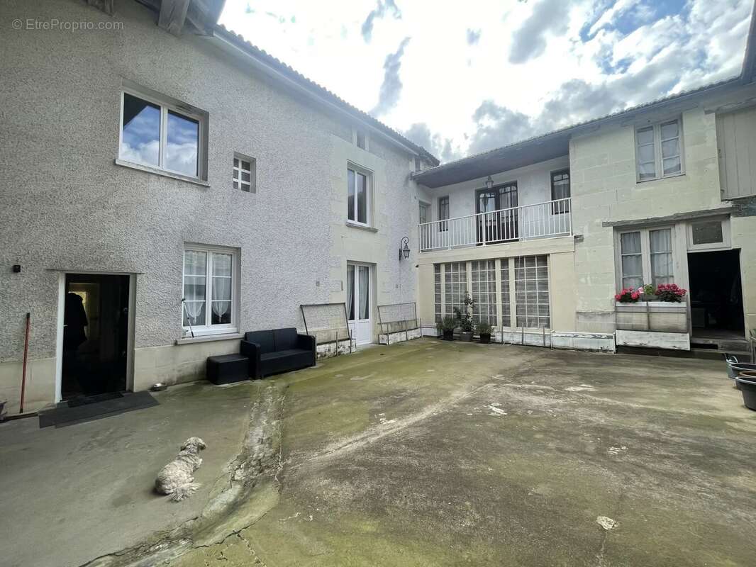 Maison à MONTS-SUR-GUESNES