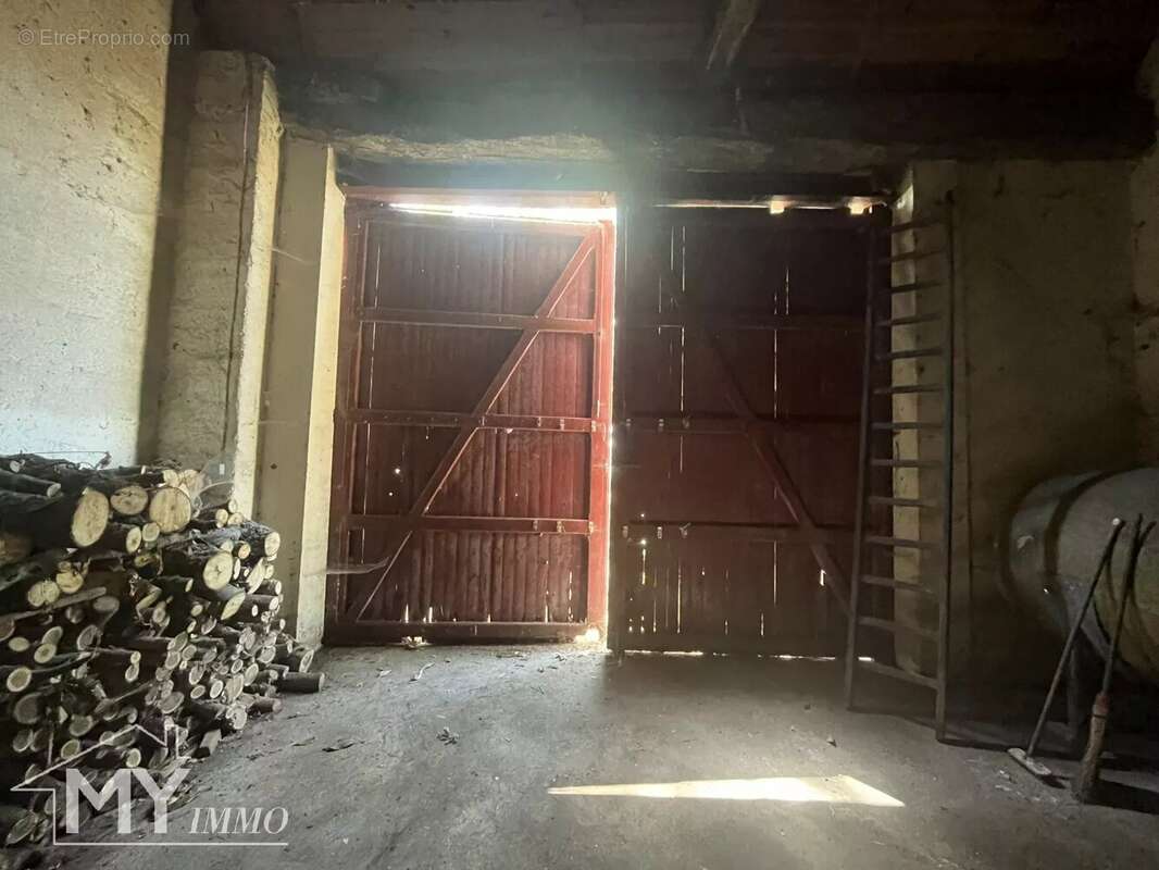 Commerce à MOULIETS-ET-VILLEMARTIN