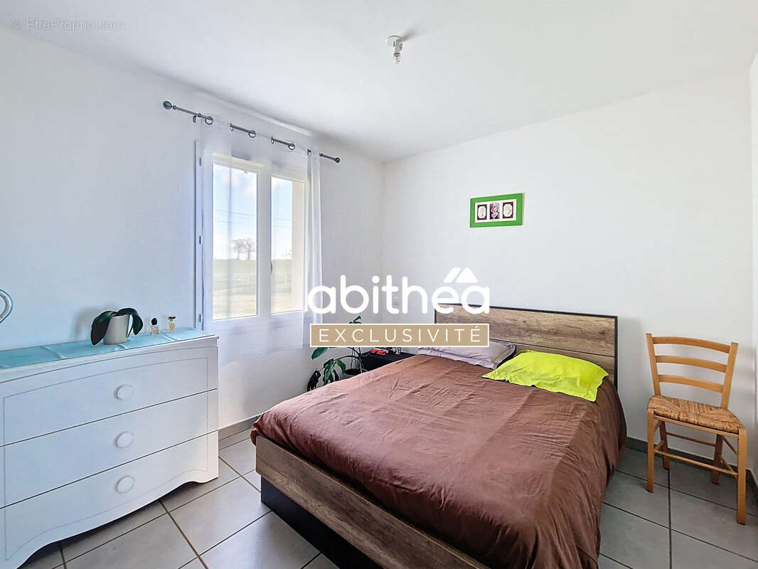 Maison à SAINT-GENIS-DE-SAINTONGE