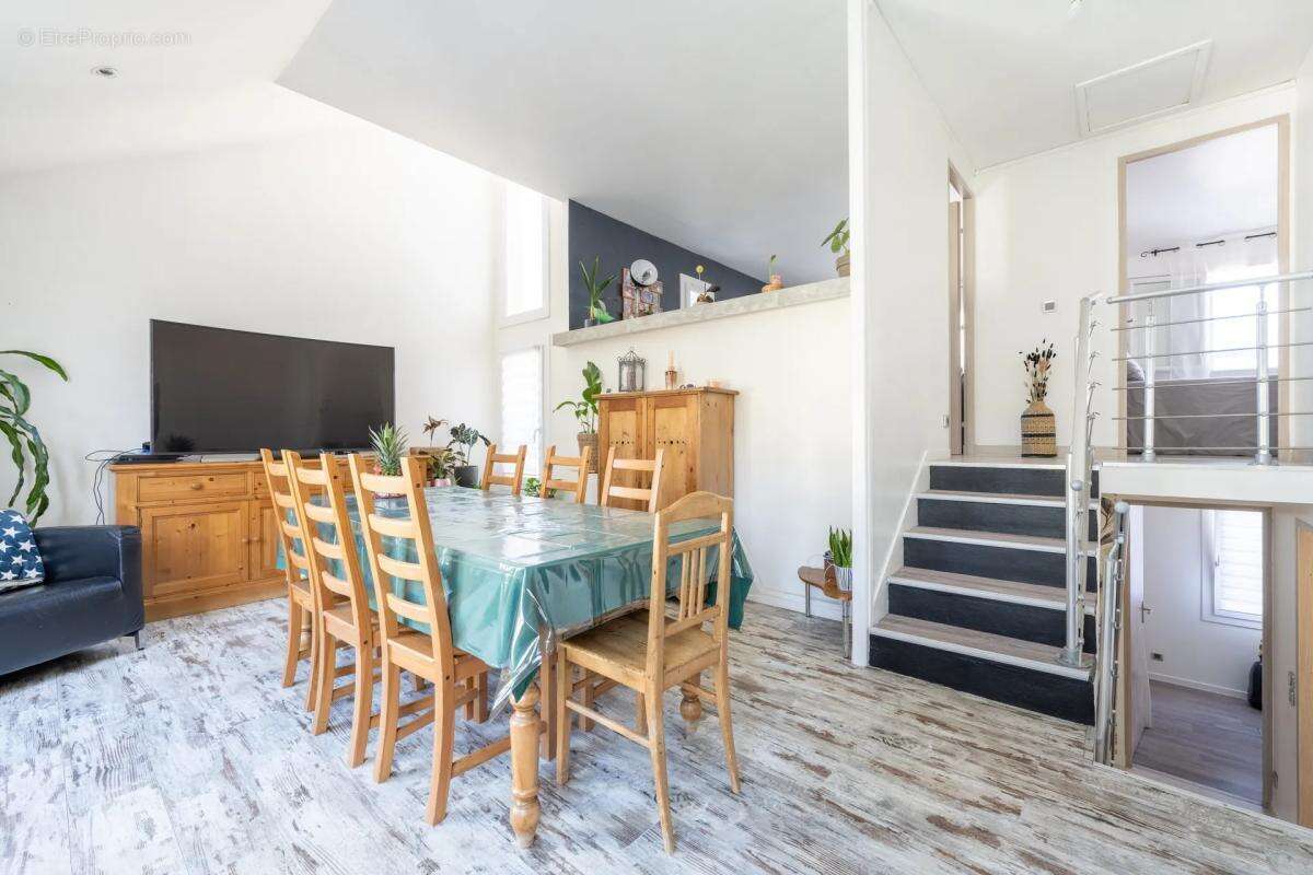 Maison à JOUY-LE-MOUTIER