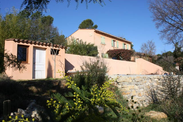 Maison à VILLECROZE