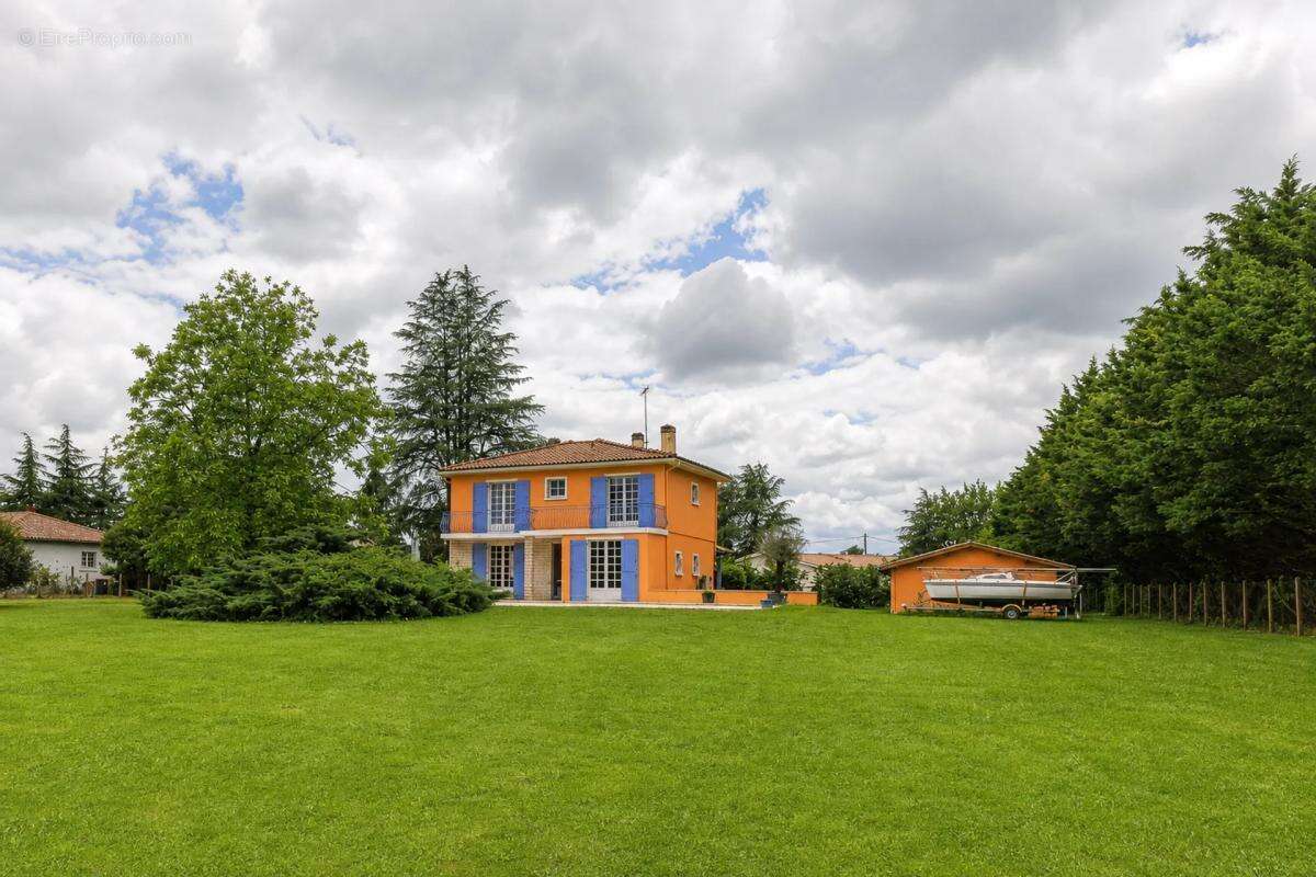 Maison à COUTRAS