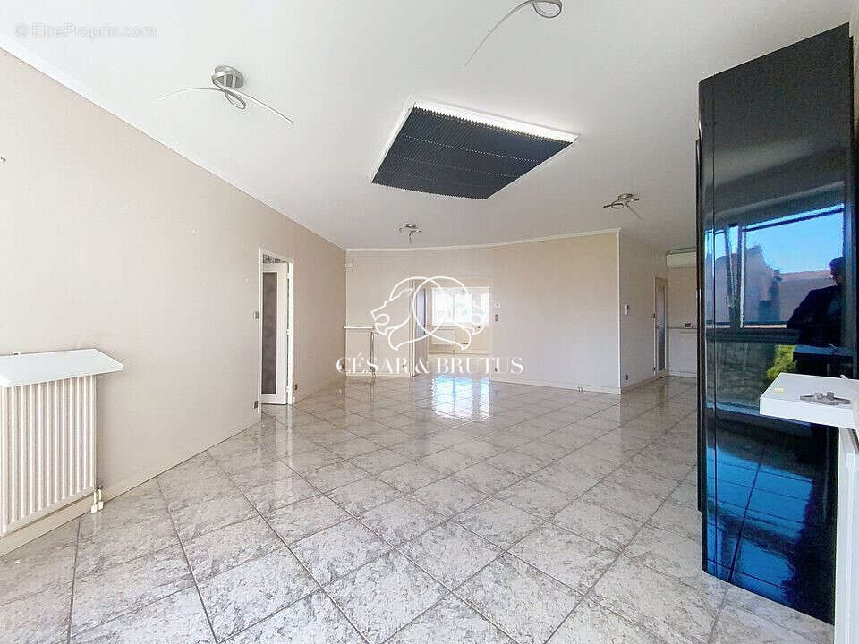 Appartement 133 m² à Saint-Etienne  - photo 3