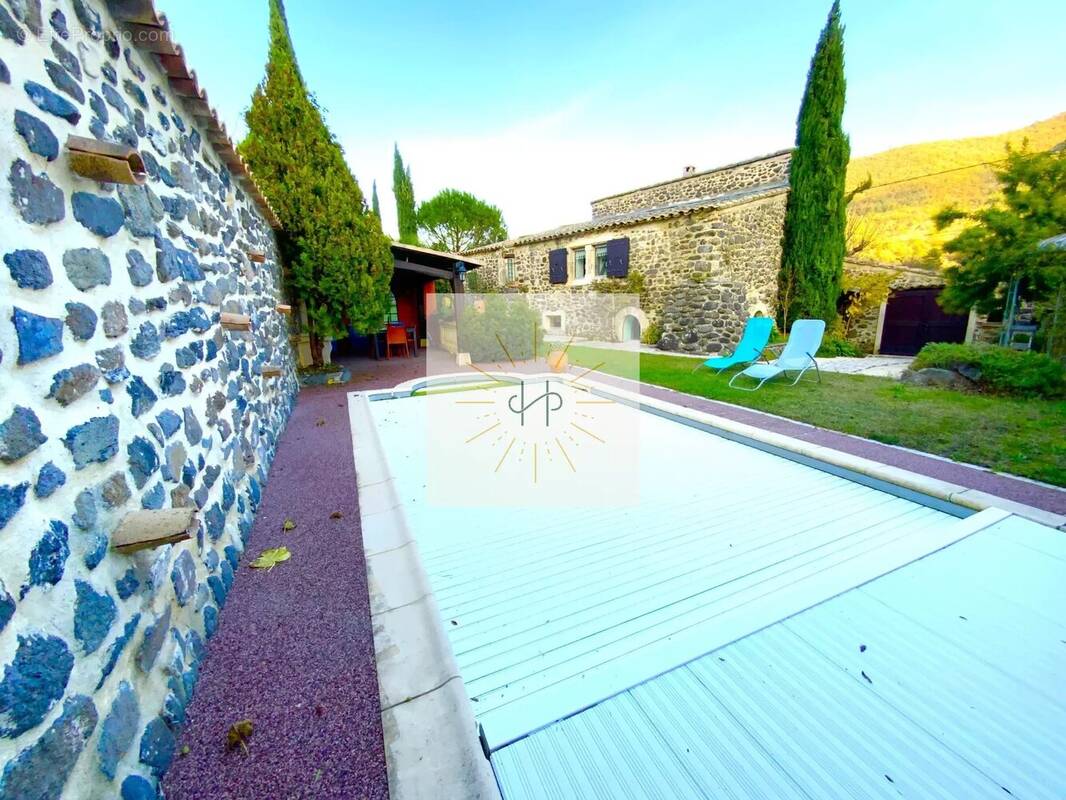 Maison à SAINT-VINCENT-DE-BARRES