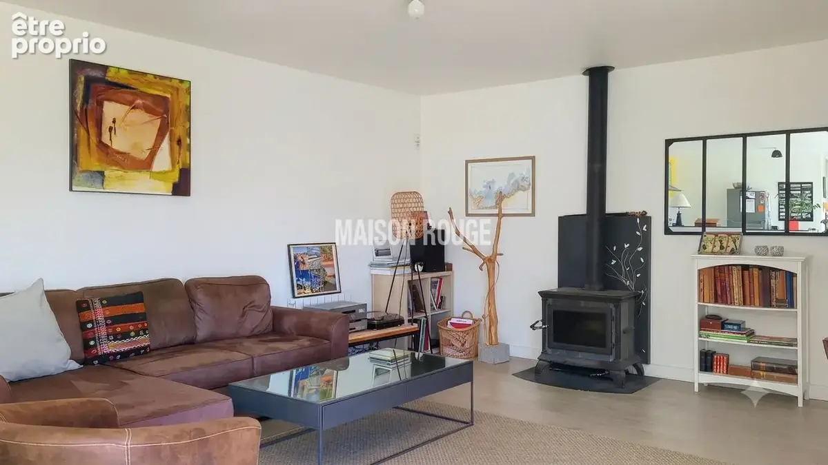 Propriété en pierres avec 4 hectares de terrain, dépendances , vie de plain pied, au calme - photo 3