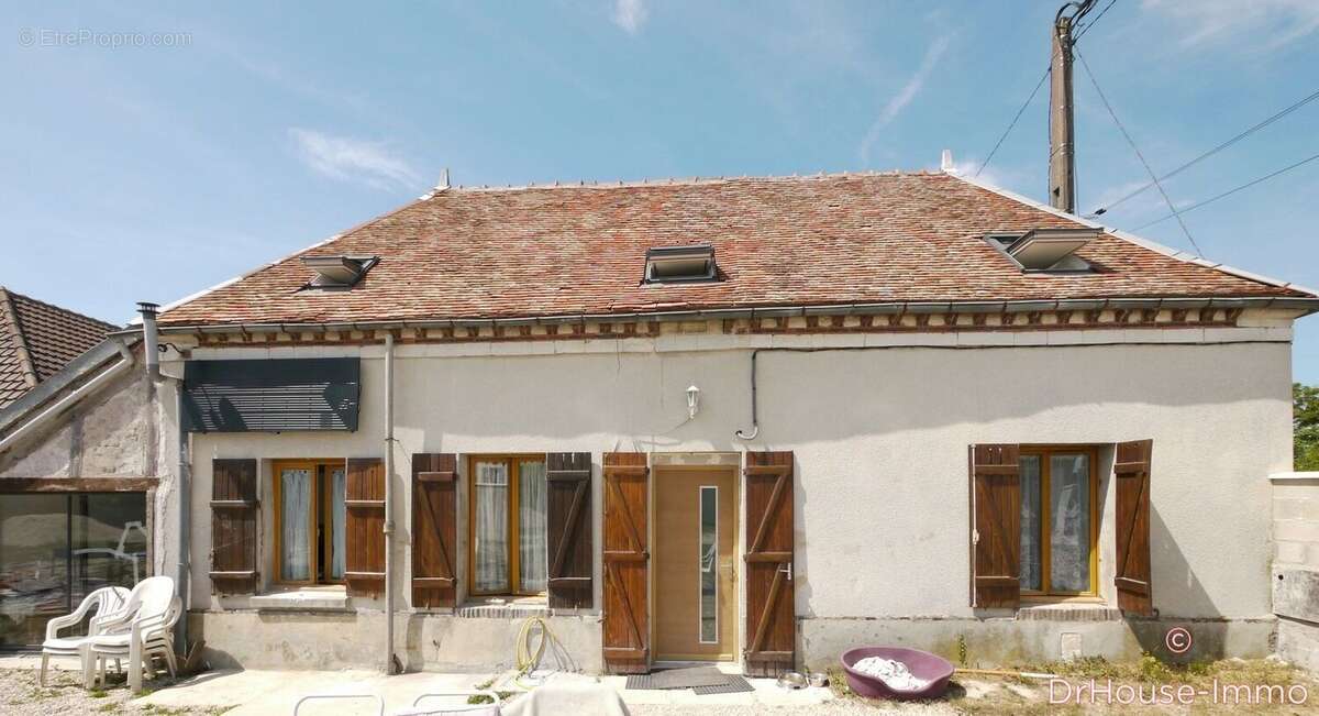 Maison à FONTAINE-LES-GRES