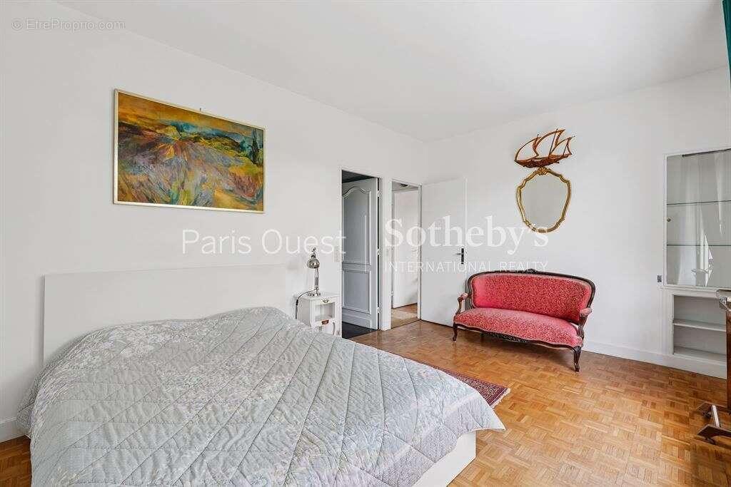 Appartement à NEUILLY-SUR-SEINE