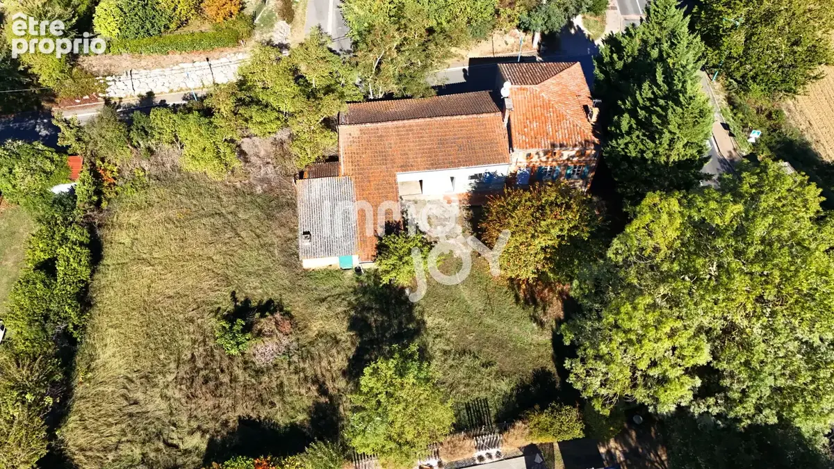 Maison 19e, 133 m2, T5, sur 2 niveaux, cave semi-enterrée 50 m2, garage 42 m2, dépendances, terrain divisible. - photo 18